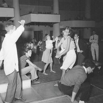 Le discoteche vanno aiutate: tornare agli anni '60 e al ballo a distanza Le discoteche vanno aiutate: tornare agli anni '60 e al ballo a distanza