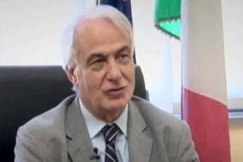 Coronavirus, folla per l'ultimo saluto al sindaco: è polemica Coronavirus, folla per l'ultimo saluto al sindaco: è polemica
