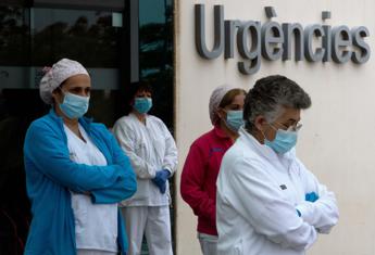Coronavirus, in Spagna aumentano i decessi