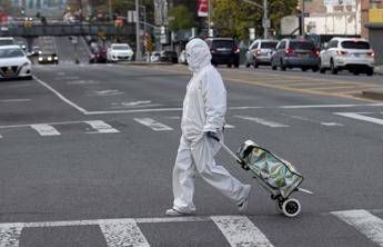 Coronavirus, oltre 43mila morti in Usa Coronavirus, oltre 43mila morti in Usa