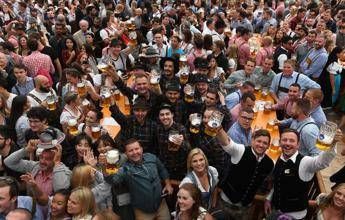 Coronavirus, cancellata l'Oktoberfest Coronavirus, cancellata l'Oktoberfest