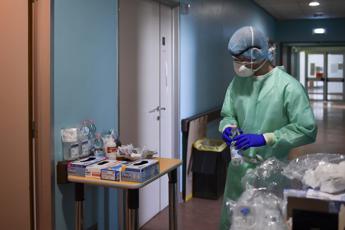 Coronavirus, in Lombardia un morto e 44 nuovi casi