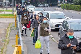 Il virologo Crisanti: Scelte fase 2 illogiche, che il caldo ci salvi Il virologo Crisanti: Scelte fase 2 illogiche, che il caldo ci salvi