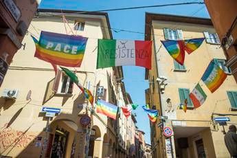 25 aprile senza piazze, tra canti e omaggi sui social 25 aprile senza piazze, tra canti e omaggi sui social