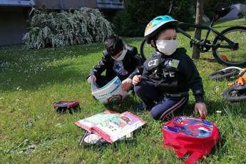 Covid, Zampa: Rispettiamo norme e godiamoci estate coi bimbi Covid, Zampa: Rispettiamo norme e godiamoci estate coi bimbi