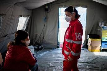 Coronavirus, altri 333 morti in Italia ma malati in calo Coronavirus, altri 333 morti in Italia ma malati in calo