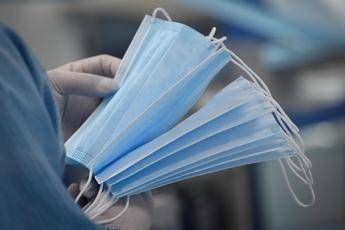 Ecco a cosa serve la mascherina, il test del prof è un successo Ecco a cosa serve la mascherina, il test del prof è un successo