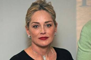 Coronavirus, Sharon Stone: Io credo agli scienziati non ai politici!' Coronavirus, Sharon Stone: Io credo agli scienziati non ai politici!'