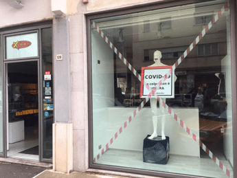 'Covid non è colpa nostra', in vetrina a Palermo la protesta dei commercianti 'Covid non è colpa nostra', in vetrina a Palermo la protesta dei commercianti