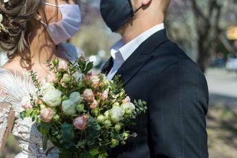 Viaggi, matrimoni e concerti: tutti i soldi persi dagli italiani Viaggi, matrimoni e concerti: tutti i soldi persi dagli italiani
