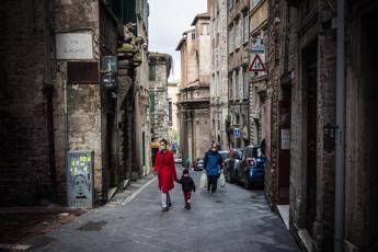 Covid, Bankitalia: giù il reddito per oltre il 50% delle famiglie Covid, Bankitalia: giù il reddito per oltre il 50% delle famiglie