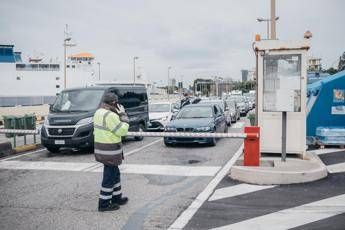 Covid, 36 nuovi casi in Sicilia: 21 sono migranti Covid, 36 nuovi casi in Sicilia: 21 sono migranti