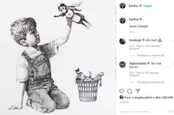 Banksy, la nuova opera: l'infermiera è un supereroe