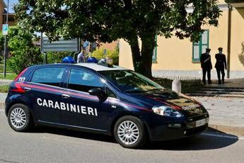 Litigano e lo accoltella, arrestato 22enne