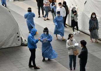 Coronavirus, nuovo focolaio a Seul con 102 casi Coronavirus, nuovo focolaio a Seul con 102 casi