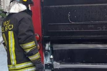 Roma, bus in fiamme: un uomo in ospedale