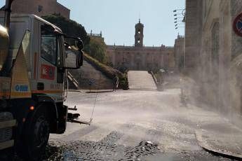Coronavirus, Oms: Disinfettare strade non serve e fa male Coronavirus, Oms: Disinfettare strade non serve e fa male