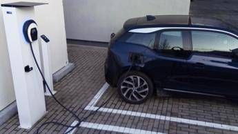 PoliMi svela: l'auto elettrica conviene