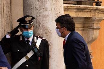 Renzi: Stato emergenza fino a 31 dicembre? Si rischia di morire di fame Renzi: Stato emergenza fino a 31 dicembre? Si rischia di morire di fame