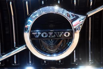 Volvo, su nuove auto velocità massima è 180 km/h