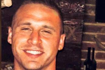 Spara a compagna e si suicida, morto attore Hagen Mills Spara a compagna e si suicida, morto attore Hagen Mills