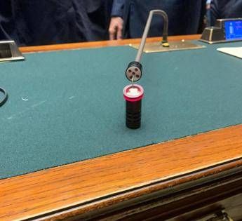 Bagarre alla Camera, microfono rotto e pugni su scranni Bagarre alla Camera, microfono rotto e pugni su scranni