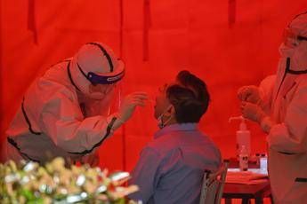 Test di massa a Wuhan, già eseguiti su 6,5 milioni persone Test di massa a Wuhan, già eseguiti su 6,5 milioni persone