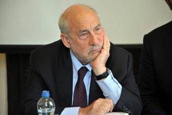 Stiglitz: L'economia si riprenderà con pandemia sotto controllo Stiglitz: L'economia si riprenderà con pandemia sotto controllo