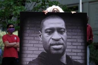 Omicidio Floyd, l'agente accusato è libero su cauzione Omicidio Floyd, l'agente accusato è libero su cauzione