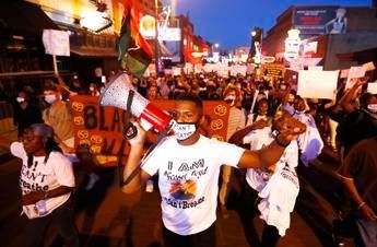 Omicidio Floyd, dilaga la protesta negli Usa