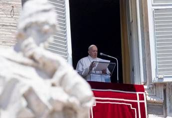 Fedeli in piazza San Pietro, il Papa: Un piacere tornare Fedeli in piazza San Pietro, il Papa: Un piacere tornare