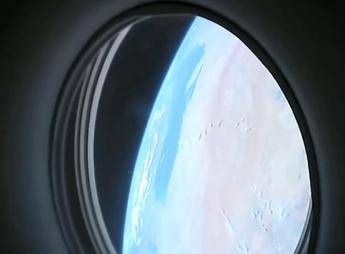 SpaceX, la Terra vista dall'oblò/Guarda SpaceX, la Terra vista dall'oblò/Guarda