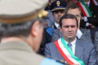 De Magistris: Tentato di restituire fascia tricolore