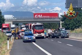 A1, morte due bimbe e i nonni: padre fermato per omicidio stradale A1, morte due bimbe e i nonni: padre fermato per omicidio stradale