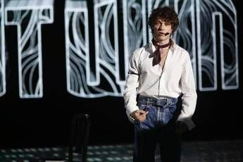 Irama vince 'Amici Speciali' e omaggia Floyd Irama vince 'Amici Speciali' e omaggia Floyd