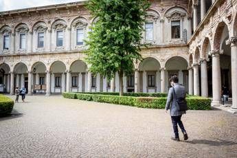 Università, Manfredi: Non pensiamo ai divisori in plexiglass nelle aule