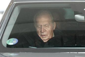 Spagna, l'ex re Juan Carlos indagato per corruzione