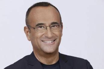 Carlo Conti apre la stagione estiva di Rai1 con il suo 'Top dieci' in 'formato Covid' Carlo Conti apre la stagione estiva di Rai1 con il suo 'Top dieci' in 'formato Covid'