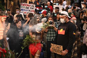 Manifestazione 'Black Lives Matter' a Sydney, polizia minaccia arresti