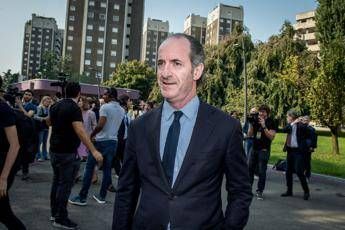 Zaia: Troppi assembramenti, se torna virus nuove restrizioni Zaia: Troppi assembramenti, se torna virus nuove restrizioni