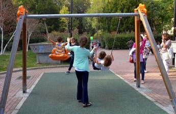 Roma: riaprono aree gioco in parchi, ville e giardini Roma: riaprono aree gioco in parchi, ville e giardini