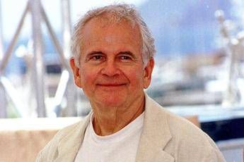 Addio a Ian Holm, interpretò Bilbo nel Signore degli Anelli Addio a Ian Holm, interpretò Bilbo nel Signore degli Anelli