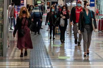 Pregliasco: Stop distanziamento su treni rischioso salto in avanti