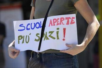 Scuola, oggi le linee guida. Manifestazioni di protesta in 60 città