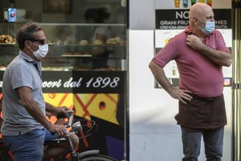 Coronavirus, altri 156 casi e 16 morti in Lombardia