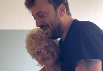 Cremonini abbraccia 'Emilia' e ferma le polemiche /Video Cremonini abbraccia 'Emilia' e ferma le polemiche /Video