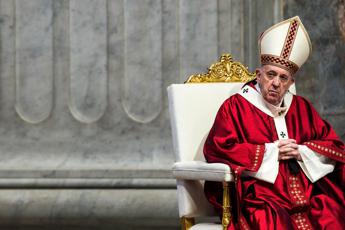 Pedofilia, Papa: Vicino a vittime, impegno Chiesa per sradicare il male