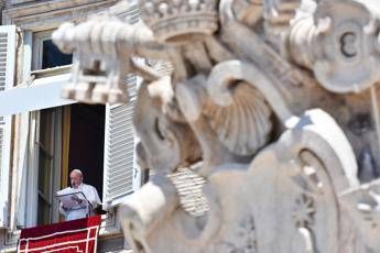 Vaticano, padre Guerrero: Papa ci chiede che Santa Sede sia casa di vetro Vaticano, padre Guerrero: Papa ci chiede che Santa Sede sia casa di vetro