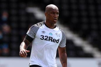 Paura per Andre Wisdom, difensore Derby County accoltellato in una rapina Paura per Andre Wisdom, difensore Derby County accoltellato in una rapina