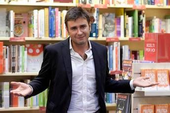 Di Battista: Berlusconi ha finanziato Cosa Nostra, la storia non si ribalta Di Battista: Berlusconi ha finanziato Cosa Nostra, la storia non si ribalta